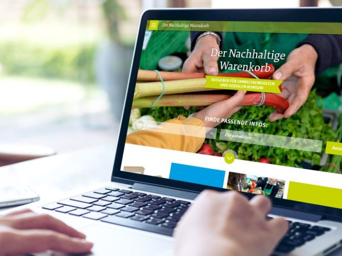 Laptop mit Website Der Nachhaltige Warenkorb
