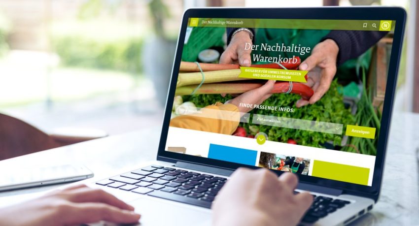 Laptop mit Website Der Nachhaltige Warenkorb